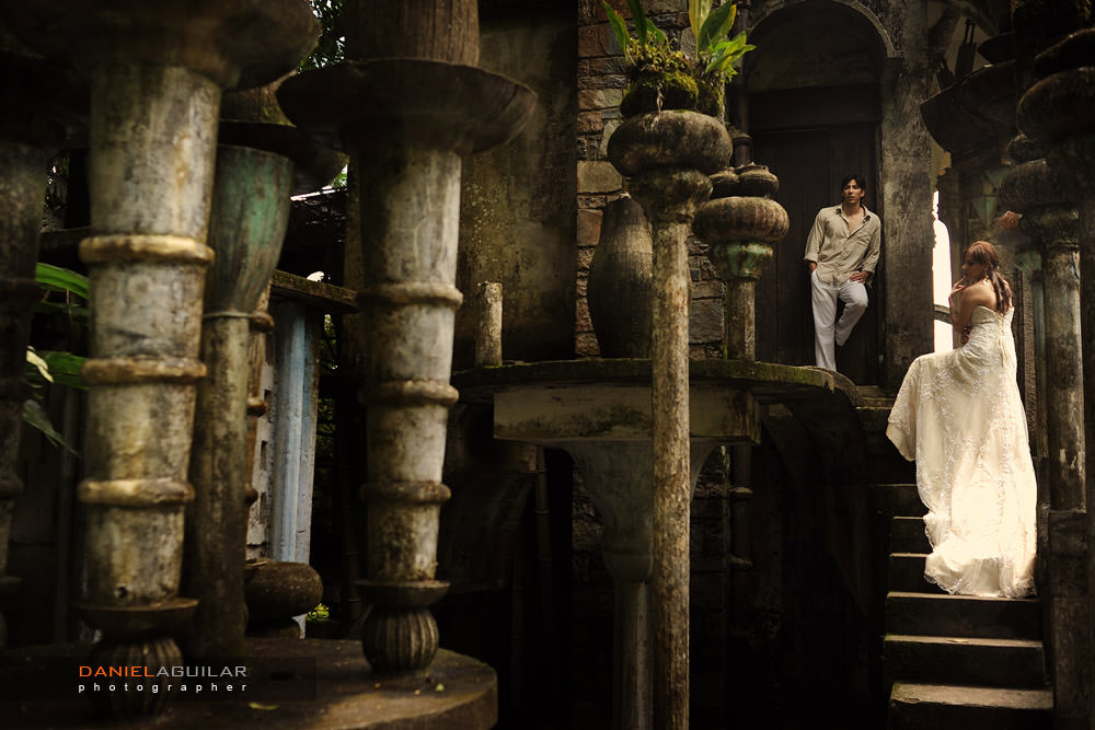 Trash The Dress of couple in surreal sculptures of Xilitla